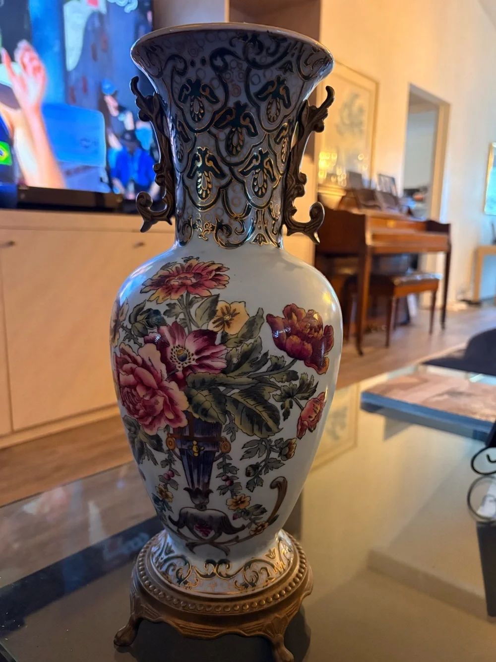 Decorative Pink Floral Porcelain Vase - Elegant Home Accent
